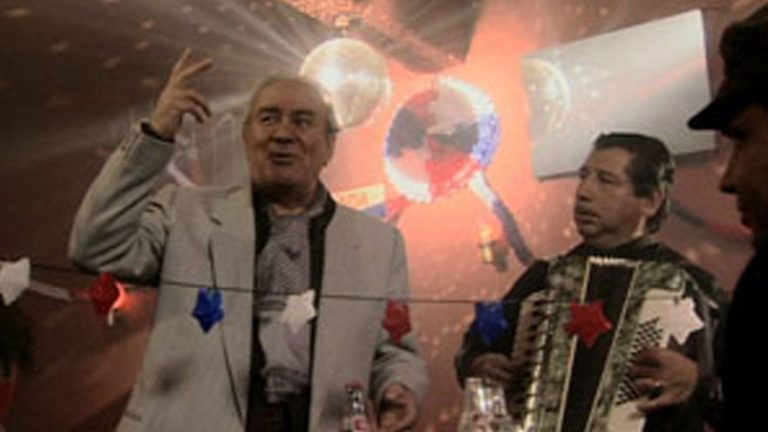 TENDIDA MIRANDO LAS ESTRELLAS